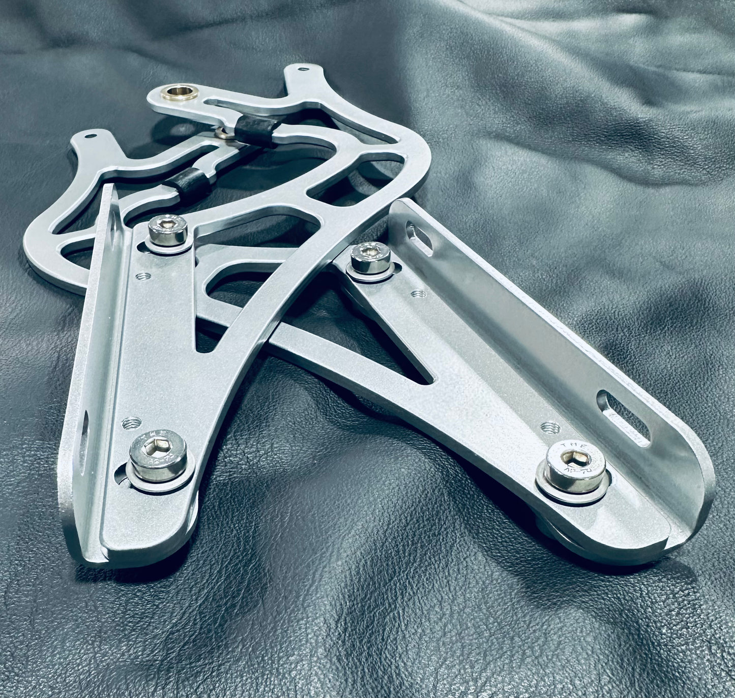 Slotted Decklid Hinges with Adjustable Quick Change Mounts