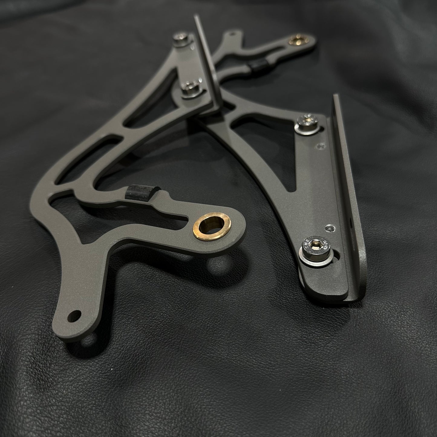Slotted Decklid Hinges with Adjustable Quick Change Mounts